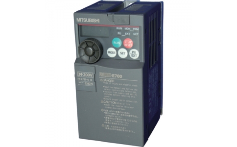 三菱電機（株）  FR-E720-0.1K  三菱電機　汎用インバータ　ＦＲＥＱＲＯＬ－Ｅ７００シリーズ　三相２００Ｖ　０．１ＫＷ