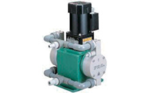 共立機巧（株）  ACF-1800A-P  ＫＵＫ　無脈動定量注入ポンプ　ＰＶＣ製　１００／２００（Ｖ）　９０（Ｗ）　屋内型