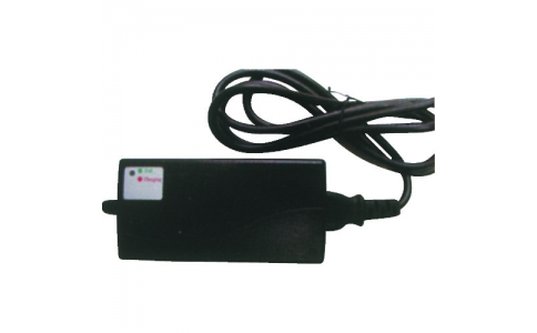 （株）グリーンクロス  1109500430  グリーンクロス　ソーラー式フラッシュ警告灯専用充電器