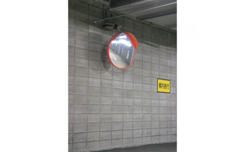 積水樹脂（株）  KM1000S-YO  積水　ジスミラー「壁取付型」メタクリル樹脂製φ１０００