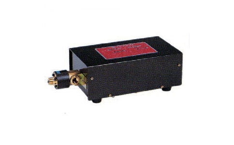 アネスト岩田（株）  CLBS55C-30M5  アネスト岩田　ブースターコンプレッサ（オイル式）　５．５ＫＷ　５０ＨＺ